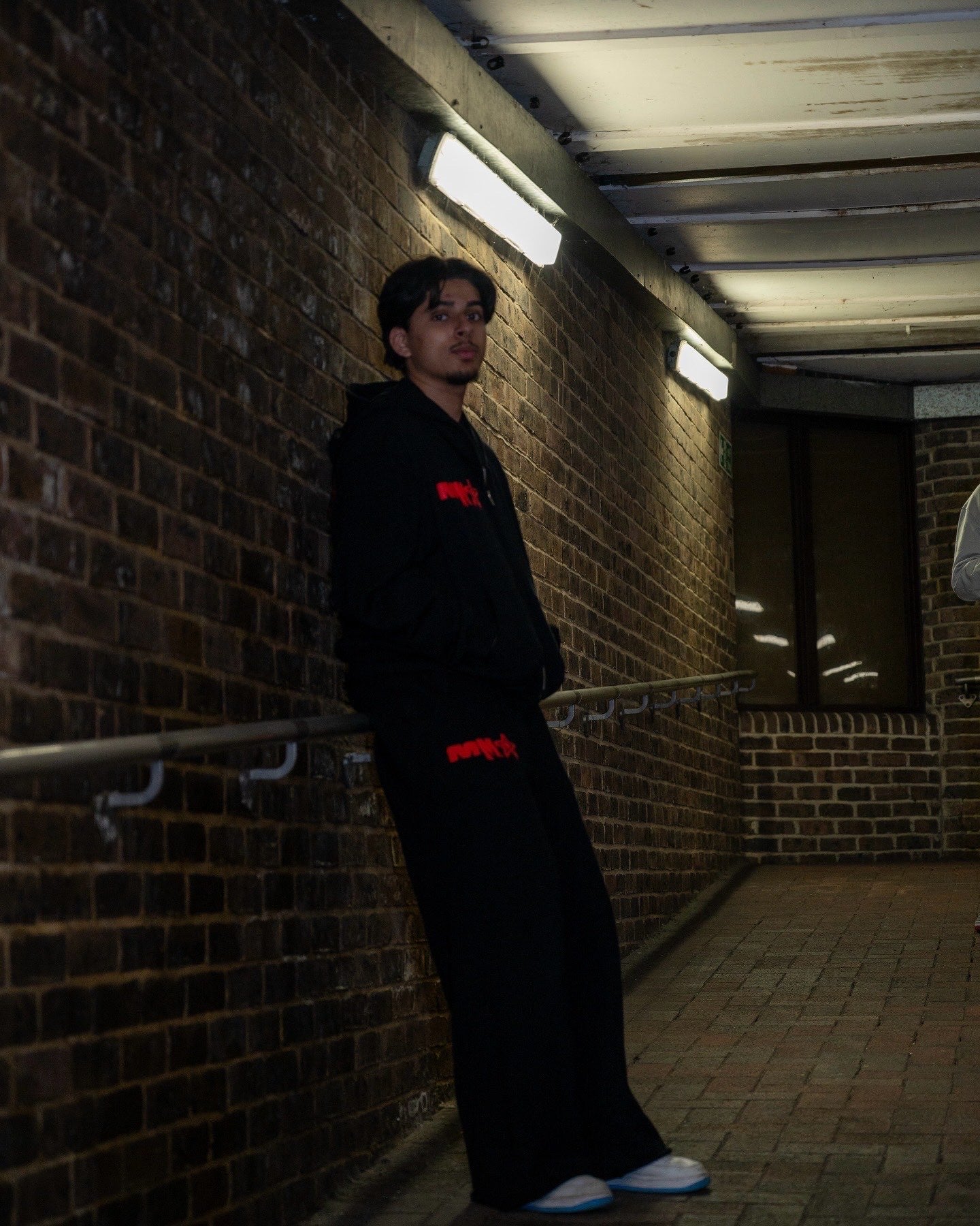 BLACK BOXY HOODIE