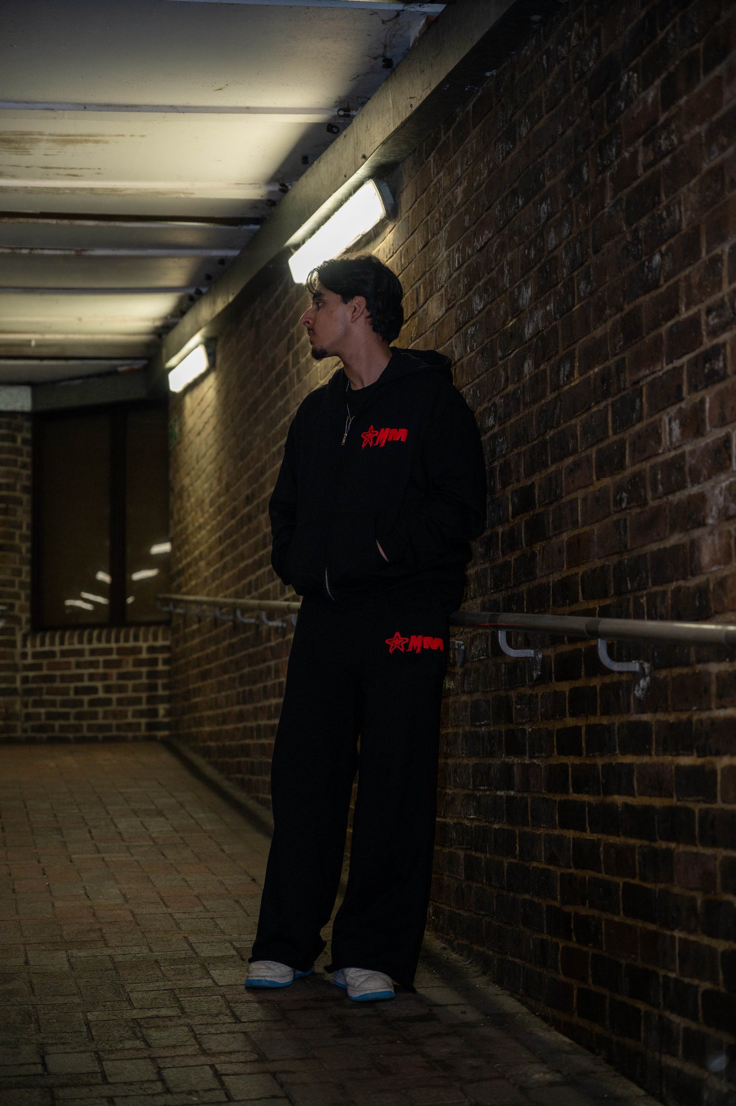 DISTRESSED BLACK BAGGY JOGGERS